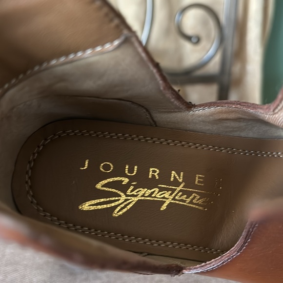 NIB women Sz 8 cognac cut out short low heel booties - Picture 11 of 12